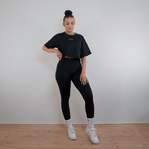 LOCKED IN X BLACK COLLECTION CROP-SHIRT